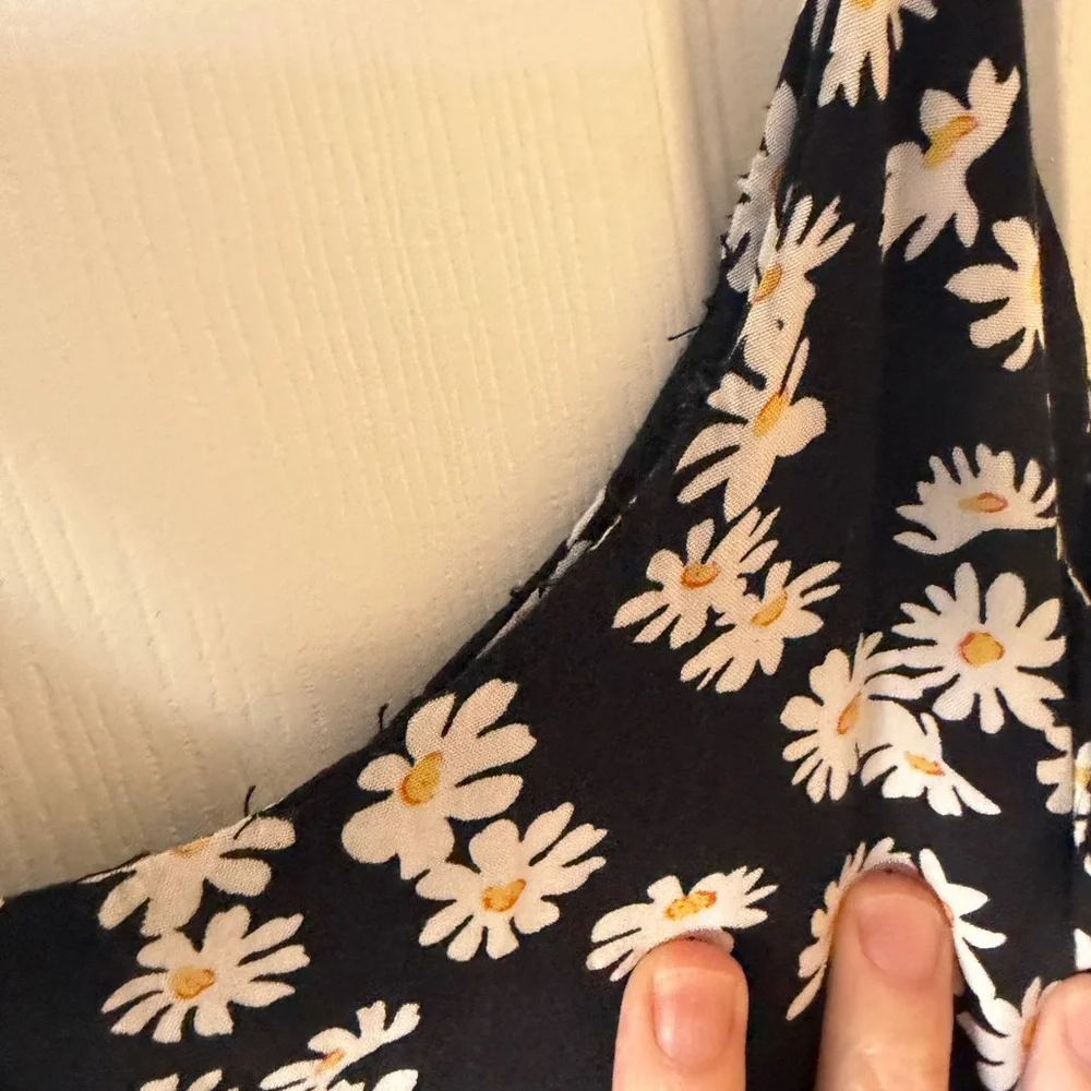 Black Daisy Maxi Dress 100% Viscose PTP 17” Size Small - Picture 4 of 6